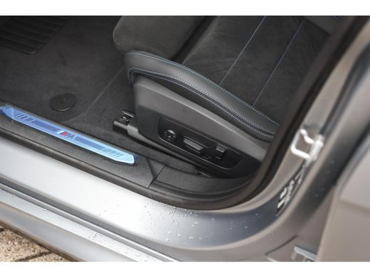 BMW 2 Serie 220 High Executive M Sport Automaat / Panoramadak / Sportstoelen / M Adaptief onderstel / Comfort... ActivLease financial lease