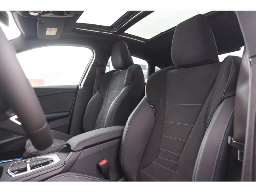 BMW 2 Serie 220 High Executive M Sport Automaat / Panoramadak / Sportstoelen / M Adaptief onderstel / Comfort... ActivLease financial lease