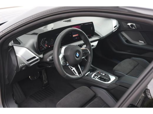 BMW 2 Serie 220 High Executive M Sport Automaat / Panoramadak / Sportstoelen / M Adaptief onderstel / Comfort... ActivLease financial lease