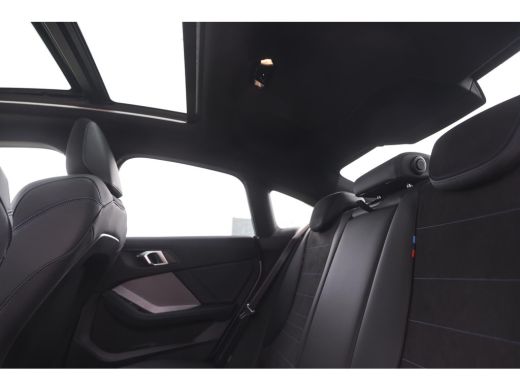 BMW 2 Serie 220 High Executive M Sport Automaat / Panoramadak / Sportstoelen / M Adaptief onderstel / Comfort... ActivLease financial lease