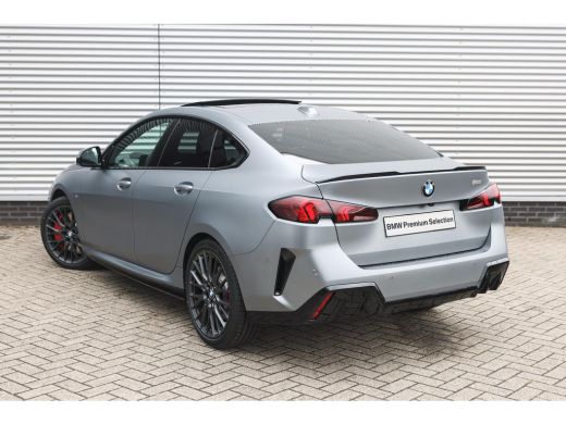 BMW 2 Serie 220 High Executive M Sport Automaat / Panoramadak / Sportstoelen / M Adaptief onderstel / Comfort... ActivLease financial lease