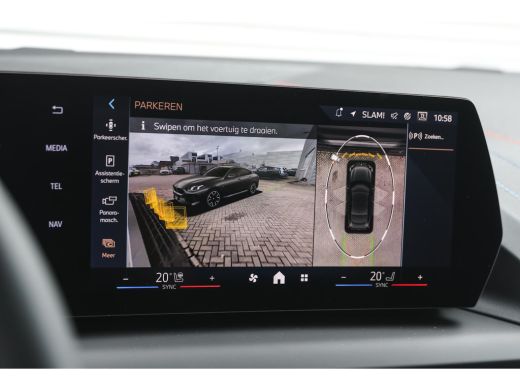 BMW 2 Serie 220 High Executive M Sport Automaat / Panoramadak / Sportstoelen / M Adaptief onderstel / Comfort... ActivLease financial lease