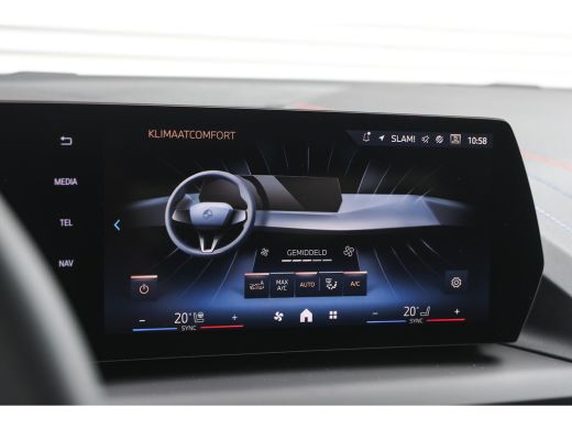 BMW 2 Serie 220 High Executive M Sport Automaat / Panoramadak / Sportstoelen / M Adaptief onderstel / Comfort... ActivLease financial lease