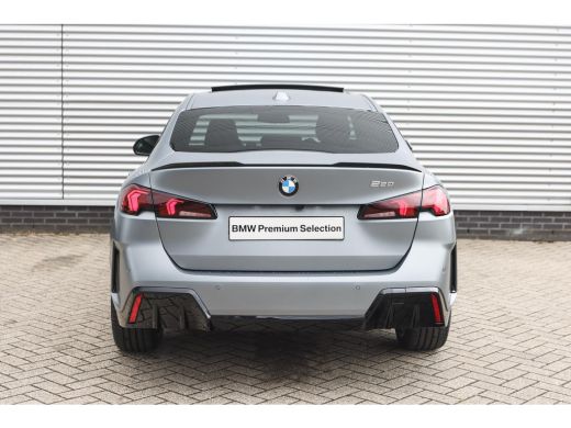 BMW 2 Serie 220 High Executive M Sport Automaat / Panoramadak / Sportstoelen / M Adaptief onderstel / Comfort... ActivLease financial lease