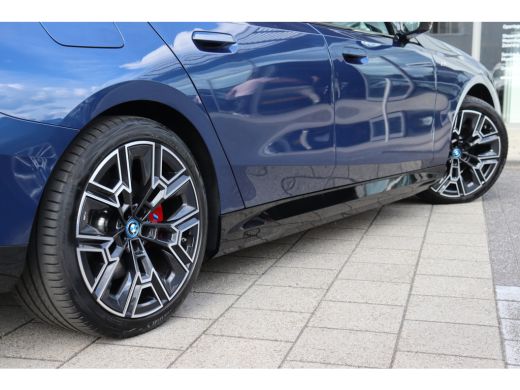 BMW 5 Serie Touring 530e M Sport Automaat / Panoramadak / Trekhaak / Stoelventilatie / Comfort Access / Adapt... ActivLease financial lease