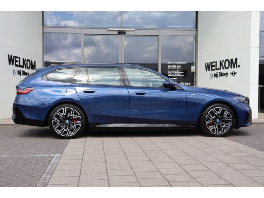BMW 5 Serie Touring 530e M Sport Automaat / Panoramadak / Trekhaak / Stoelventilatie / Comfort Access / Adapt... ActivLease financial lease