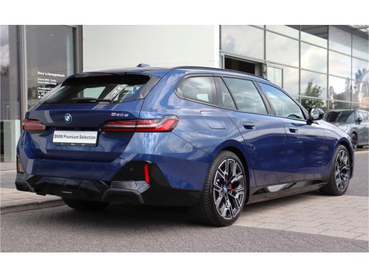BMW 5 Serie Touring 530e M Sport Automaat / Panoramadak / Trekhaak / Stoelventilatie / Comfort Access / Adapt... ActivLease financial lease