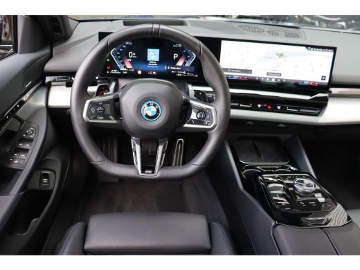 BMW 5 Serie Touring 530e M Sport Automaat / Panoramadak / Trekhaak / Stoelventilatie / Comfort Access / Adapt... ActivLease financial lease
