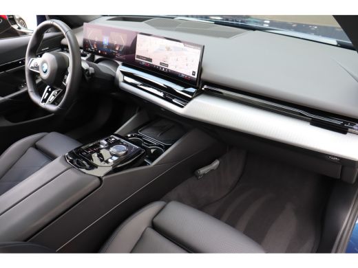 BMW 5 Serie Touring 530e M Sport Automaat / Panoramadak / Trekhaak / Stoelventilatie / Comfort Access / Adapt... ActivLease financial lease