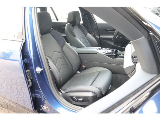 BMW 5 Serie Touring 530e M Sport Automaat / Panoramadak / Trekhaak / Stoelventilatie / Comfort Access / Adapt... ActivLease financial lease