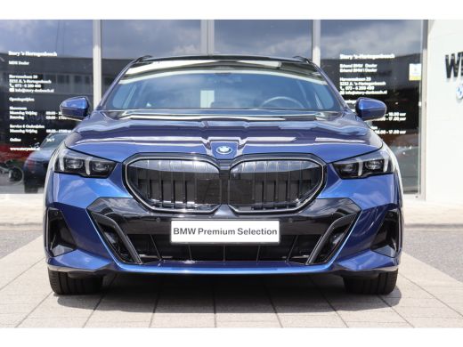 BMW 5 Serie Touring 530e M Sport Automaat / Panoramadak / Trekhaak / Stoelventilatie / Comfort Access / Adapt... ActivLease financial lease