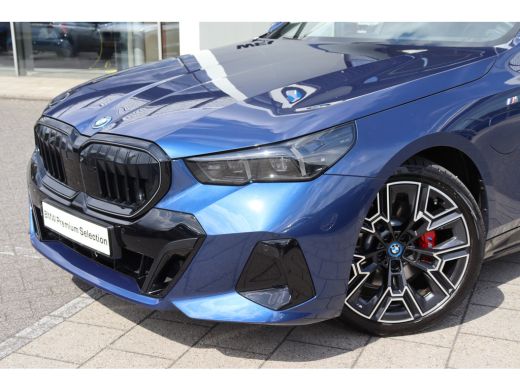 BMW 5 Serie Touring 530e M Sport Automaat / Panoramadak / Trekhaak / Stoelventilatie / Comfort Access / Adapt... ActivLease financial lease