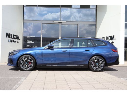 BMW 5 Serie Touring 530e M Sport Automaat / Panoramadak / Trekhaak / Stoelventilatie / Comfort Access / Adapt... ActivLease financial lease
