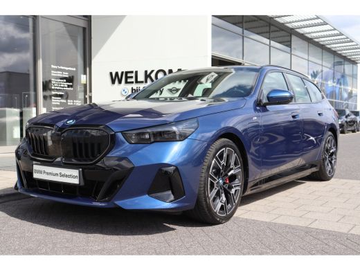 BMW 5 Serie Touring 530e M Sport Automaat / Panoramadak / Trekhaak / Stoelventilatie / Comfort Access / Adapt... ActivLease financial lease