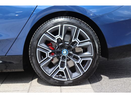 BMW 5 Serie Touring 530e M Sport Automaat / Panoramadak / Trekhaak / Stoelventilatie / Comfort Access / Adapt... ActivLease financial lease