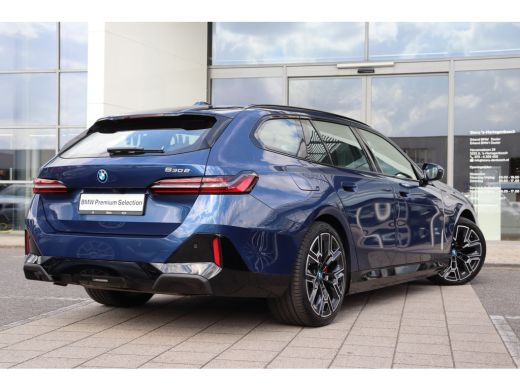 BMW 5 Serie Touring 530e M Sport Automaat / Panoramadak / Trekhaak / Stoelventilatie / Comfort Access / Adapt... ActivLease financial lease
