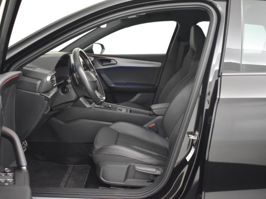 CUPRA Leon Sportstourer VZ e-Hybrid 245pk Trekhaak | Stoelverwarming | Camera | Keyless | Navigatie | App connect | Park ... ActivLease financial lease