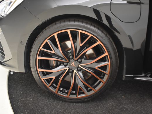CUPRA Leon Sportstourer VZ e-Hybrid 245pk Trekhaak | Stoelverwarming | Camera | Keyless | Navigatie | App connect | Park ... ActivLease financial lease