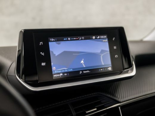 Peugeot 2008 1.2 PureTech Sport (APPLE CARPLAY, GROOT NAVI, LED KOPLAMPEN, SPORTSTOELEN, LANE ASSIST, CRUISE, ... ActivLease financial lease