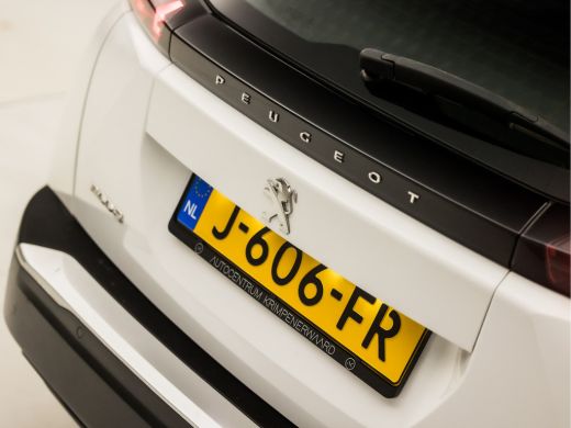 Peugeot 2008 1.2 PureTech Sport (APPLE CARPLAY, GROOT NAVI, LED KOPLAMPEN, SPORTSTOELEN, LANE ASSIST, CRUISE, ... ActivLease financial lease