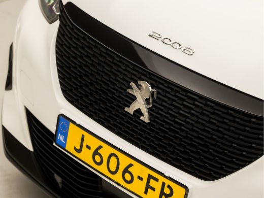 Peugeot 2008 1.2 PureTech Sport (APPLE CARPLAY, GROOT NAVI, LED KOPLAMPEN, SPORTSTOELEN, LANE ASSIST, CRUISE, ... ActivLease financial lease