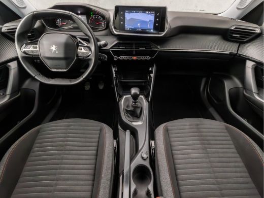 Peugeot 2008 1.2 PureTech Sport (APPLE CARPLAY, GROOT NAVI, LED KOPLAMPEN, SPORTSTOELEN, LANE ASSIST, CRUISE, ... ActivLease financial lease
