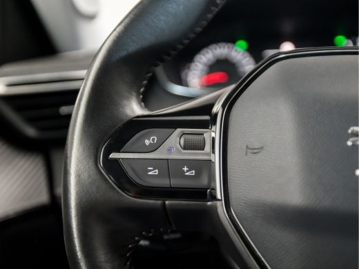 Peugeot 2008 1.2 PureTech Sport (APPLE CARPLAY, GROOT NAVI, TREKHAAK, PARKEERSENSOREN, SPORTSTOELEN, CRUISE, L... ActivLease financial lease