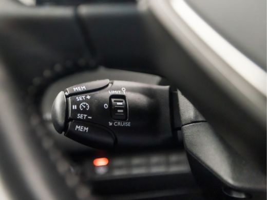Peugeot 2008 1.2 PureTech Sport (APPLE CARPLAY, GROOT NAVI, TREKHAAK, PARKEERSENSOREN, SPORTSTOELEN, CRUISE, L... ActivLease financial lease