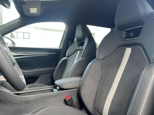 Skoda Kodiaq 1.5 TSI iV PHEV 204 pk Sportline Business | Trekhaak | A-uitrijcamera | Stoel verwarming | ActivLease financial lease