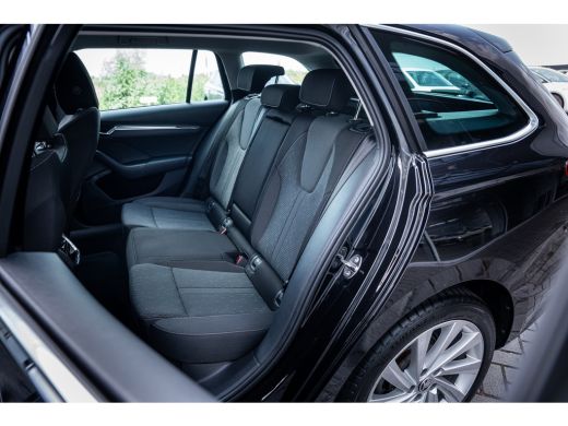 Skoda Octavia Combi 1.4 TSI iV PHEV Business Edition | Full LED koplampen | Trekhaak uitklapbaar | Voorstoelen ... ActivLease financial lease