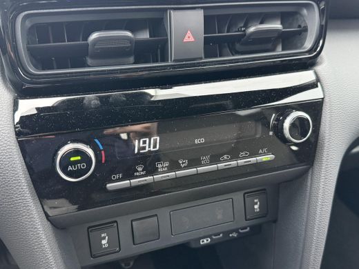 Toyota Yaris Cross 1.5 Hybrid 115 Dynamic **STOEL EN STUURWIELVERWARMING/ DODEHOEK DETECTIE/ PARKEERSENSOREN** ActivLease financial lease