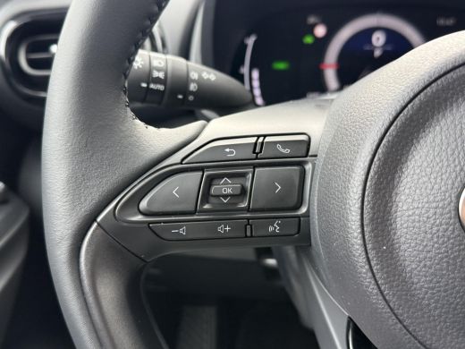 Toyota Yaris Cross 1.5 Hybrid 115 Dynamic **STOEL EN STUURWIELVERWARMING/ DODEHOEK DETECTIE/ PARKEERSENSOREN** ActivLease financial lease