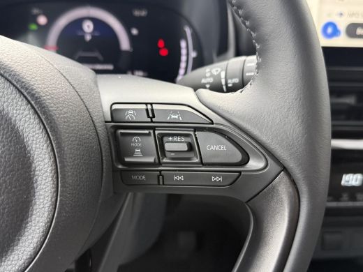 Toyota Yaris Cross 1.5 Hybrid 115 Dynamic **STOEL EN STUURWIELVERWARMING/ DODEHOEK DETECTIE/ PARKEERSENSOREN** ActivLease financial lease