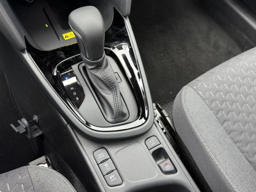 Toyota Yaris Cross 1.5 Hybrid 115 Dynamic **STOEL EN STUURWIELVERWARMING/ DODEHOEK DETECTIE/ PARKEERSENSOREN** ActivLease financial lease