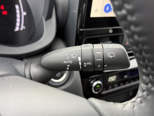 Toyota Yaris Cross 1.5 Hybrid 115 Dynamic **STOEL EN STUURWIELVERWARMING/ DODEHOEK DETECTIE/ PARKEERSENSOREN** ActivLease financial lease