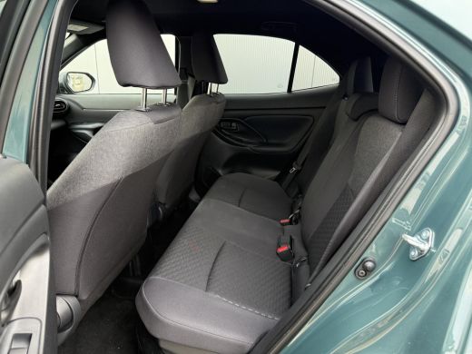 Toyota Yaris Cross 1.5 Hybrid 115 Dynamic **STOEL EN STUURWIELVERWARMING/ DODEHOEK DETECTIE/ PARKEERSENSOREN** ActivLease financial lease