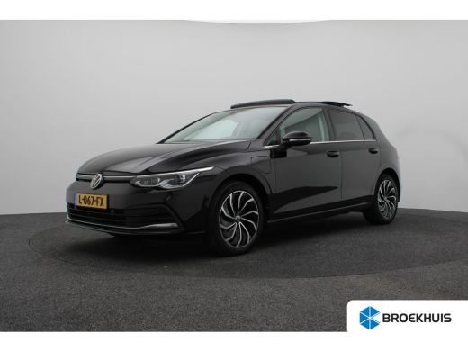 Volkswagen Golf 1.4 eHybrid Style Leder interieur | Panoramadak | Head-Up Display | Achteruitrijcamera | Binnensp...