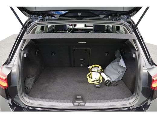 Volkswagen Golf 1.4 eHybrid Style Leder interieur | Panoramadak | Head-Up Display | Achteruitrijcamera | Binnensp... ActivLease financial lease