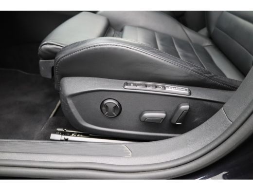Volkswagen Golf 1.4 eHybrid Style Leder interieur | Panoramadak | Head-Up Display | Achteruitrijcamera | Binnensp... ActivLease financial lease