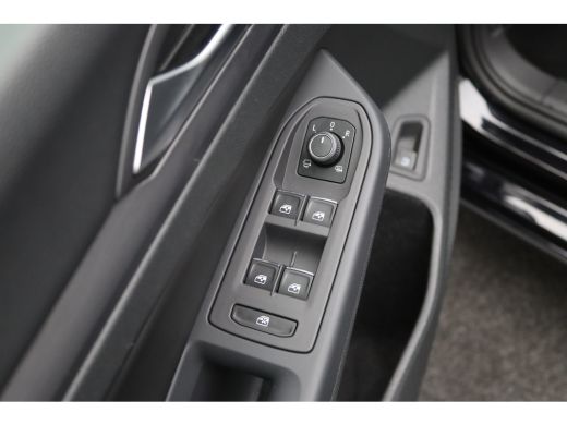 Volkswagen Golf 1.4 eHybrid Style Leder interieur | Panoramadak | Head-Up Display | Achteruitrijcamera | Binnensp... ActivLease financial lease