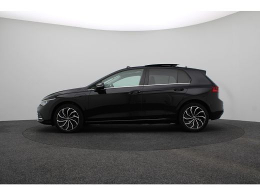 Volkswagen Golf 1.4 eHybrid Style Leder interieur | Panoramadak | Head-Up Display | Achteruitrijcamera | Binnensp... ActivLease financial lease