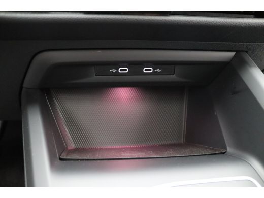 Volkswagen Golf 1.4 eHybrid Style Leder interieur | Panoramadak | Head-Up Display | Achteruitrijcamera | Binnensp... ActivLease financial lease