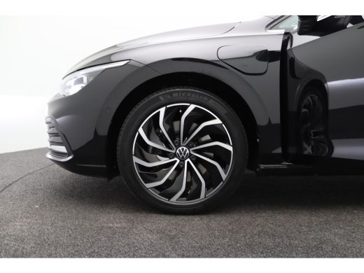 Volkswagen Golf 1.4 eHybrid Style Leder interieur | Panoramadak | Head-Up Display | Achteruitrijcamera | Binnensp... ActivLease financial lease