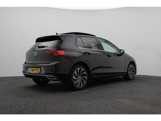 Volkswagen Golf 1.4 eHybrid Style Leder interieur | Panoramadak | Head-Up Display | Achteruitrijcamera | Binnensp... ActivLease financial lease