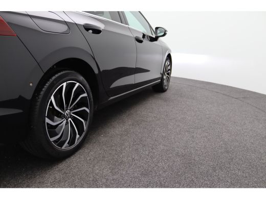 Volkswagen Golf 1.4 eHybrid Style Leder interieur | Panoramadak | Head-Up Display | Achteruitrijcamera | Binnensp... ActivLease financial lease