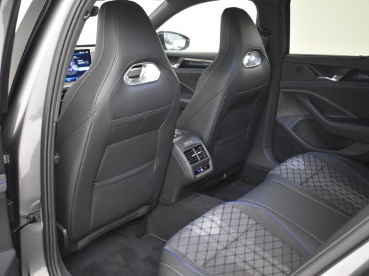 Volkswagen Passat Variant 1.5 eHybrid R-Line Edition 272pk | Trekhaak | Adaptief cruise control | Dodehoekdetectie ... ActivLease financial lease