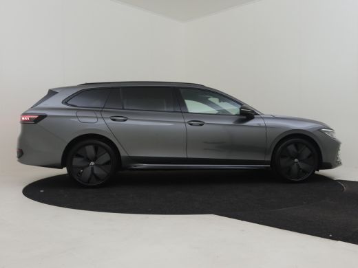 Volkswagen Passat Variant 1.5 eHybrid R-Line Edition 272pk | Trekhaak | Adaptief cruise control | Dodehoekdetectie ... ActivLease financial lease