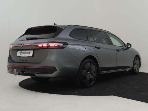 Volkswagen Passat Variant 1.5 eHybrid R-Line Edition 272pk | Trekhaak | Adaptief cruise control | Dodehoekdetectie ... ActivLease financial lease