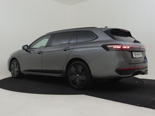 Volkswagen Passat Variant 1.5 eHybrid R-Line Edition 272pk | Trekhaak | Adaptief cruise control | Dodehoekdetectie ... ActivLease financial lease