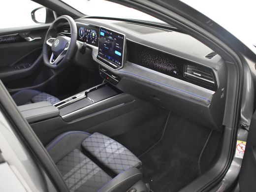 Volkswagen Passat Variant 1.5 eHybrid R-Line Edition 272pk | Trekhaak | Adaptief cruise control | Dodehoekdetectie ... ActivLease financial lease